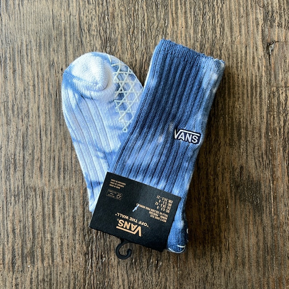 Vans thick crew blue and white tie dye sock w/Vans logo. M 6.5-9/W 8-10.5. NWT